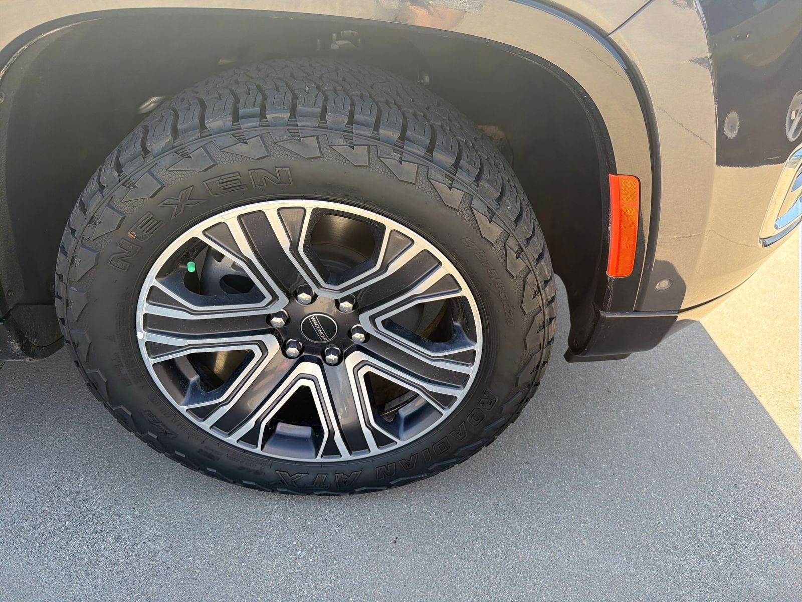 2025 Jeep Wagoneer Base