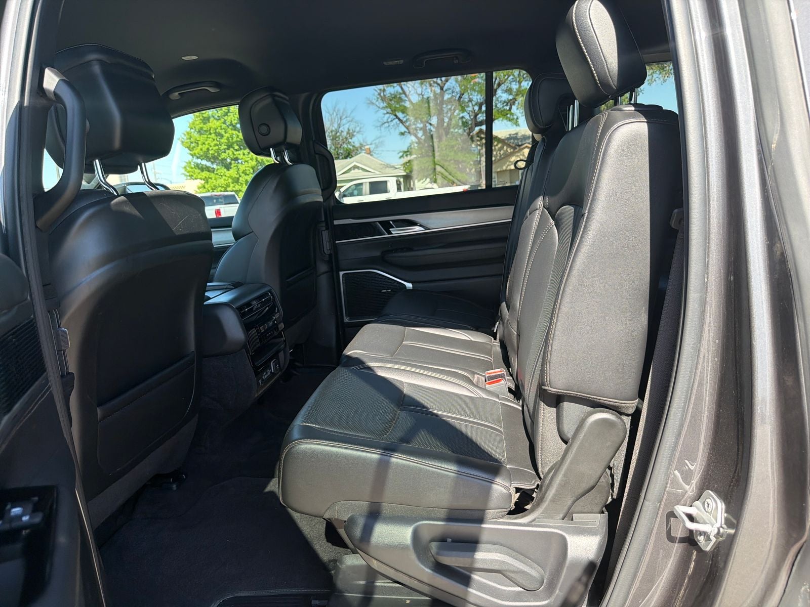 2025 Jeep Wagoneer Base