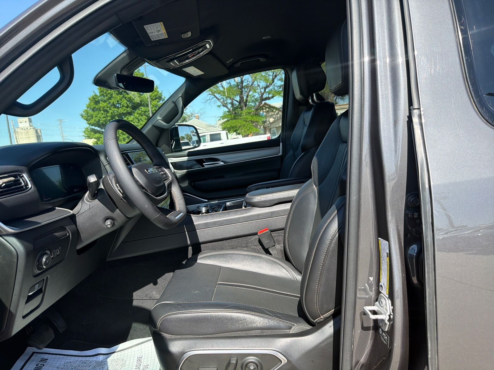 2025 Jeep Wagoneer Base