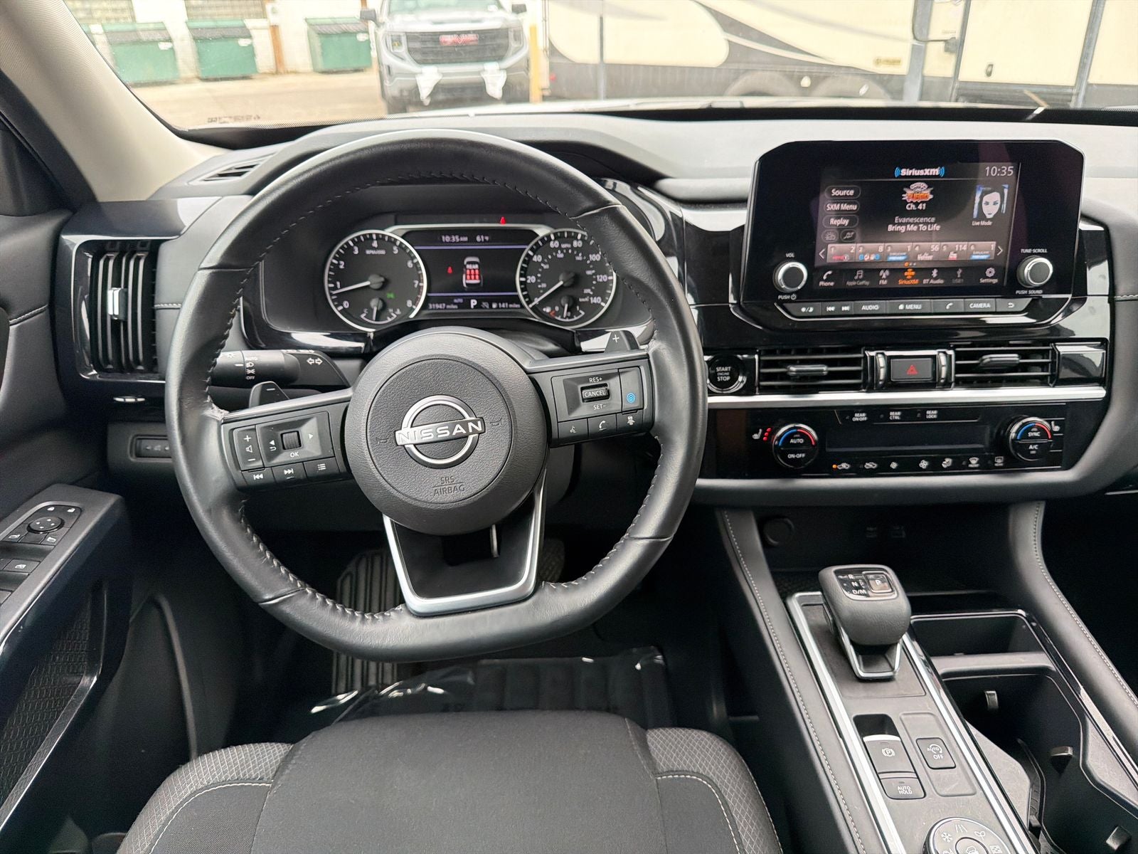 2025 Nissan Pathfinder SV